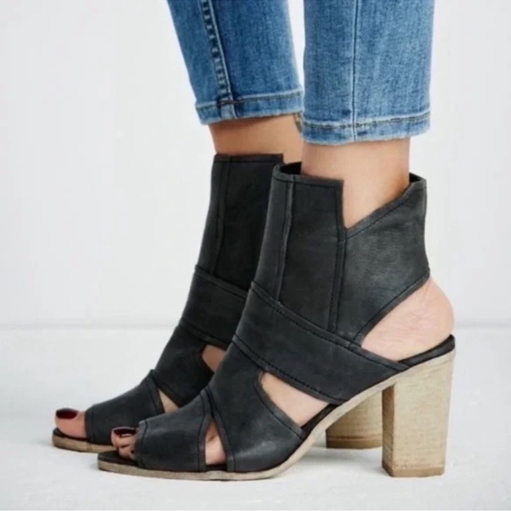 Free People Effie Stacked Block Heel Cut out Bootie Sz 37 about a 6.5/7 US